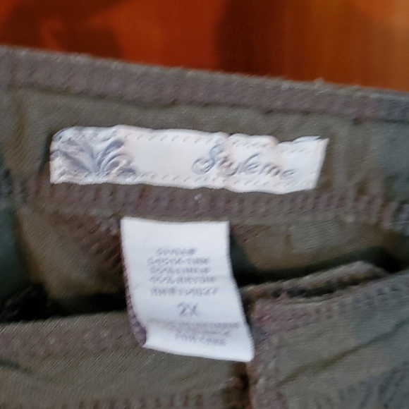 Capris - Picture 4 of 4